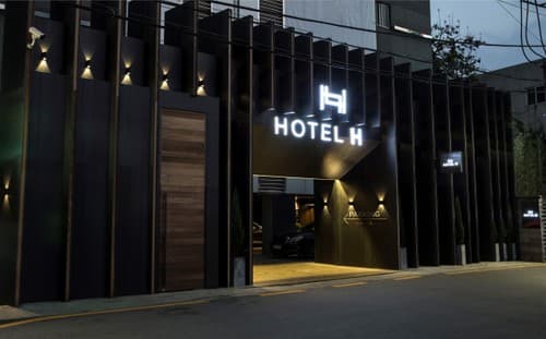 HOTEL H