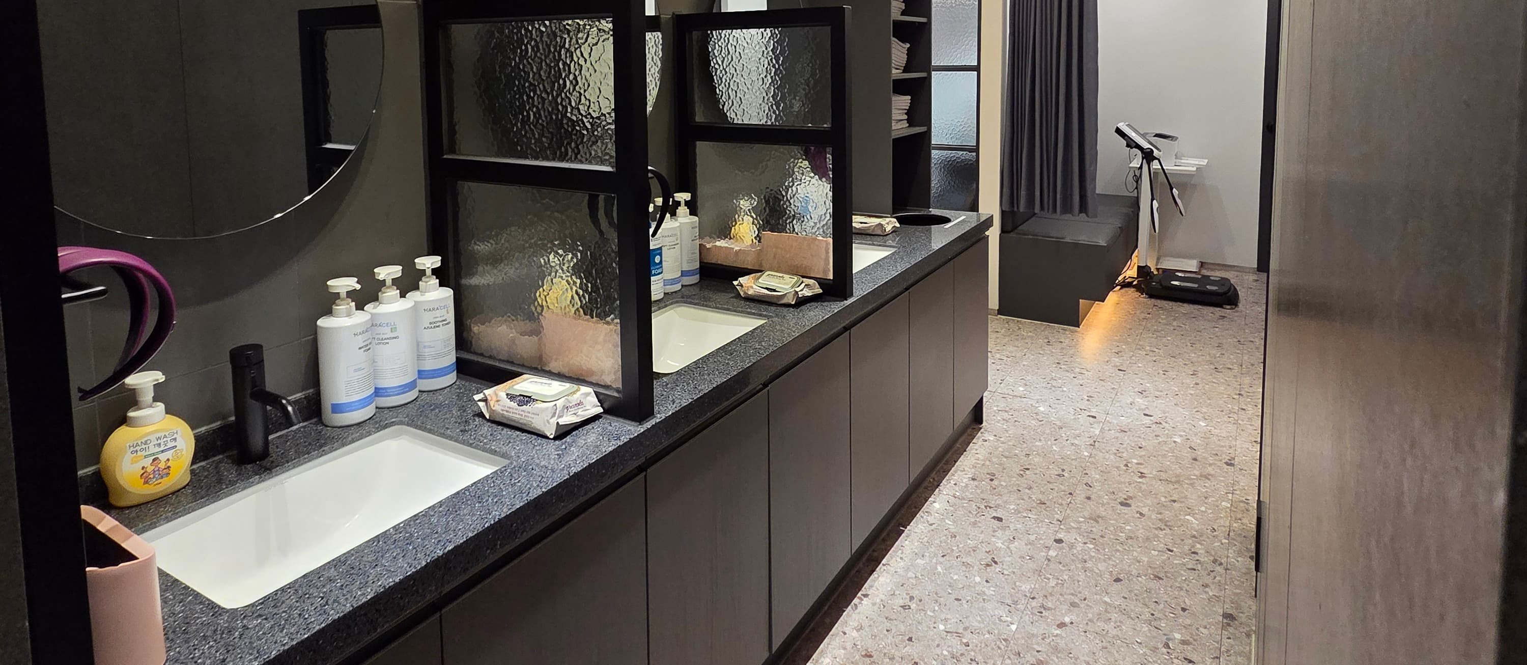 Beauty Lounge Clinic Hongdae Global Branch 3
